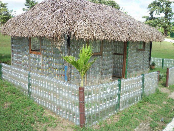 Rumah dari Botol Plastik