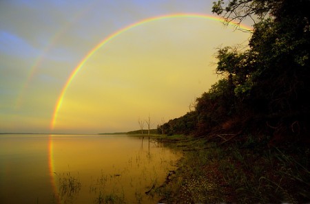 Pelangi Di danau