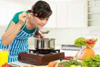 12 Alasan Mengapa Kamu Sebagai Wanita Harus Bisa Masak