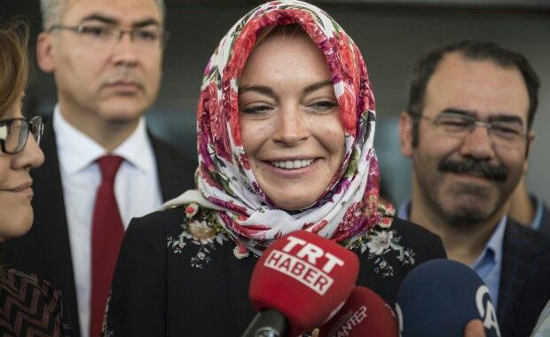 Lindsay Lohan akan Luncurkan Fashion Hijab?