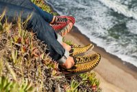 11 Jenis Sepatu Traveling Yang Tepat Untuk Rencana Liburanmu