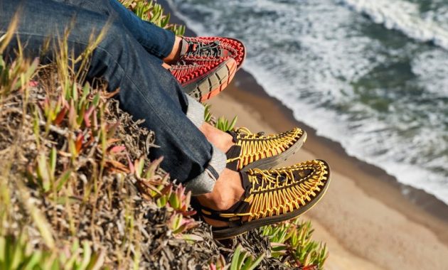 11 Jenis Sepatu Traveling Yang Tepat Untuk Rencana Liburanmu