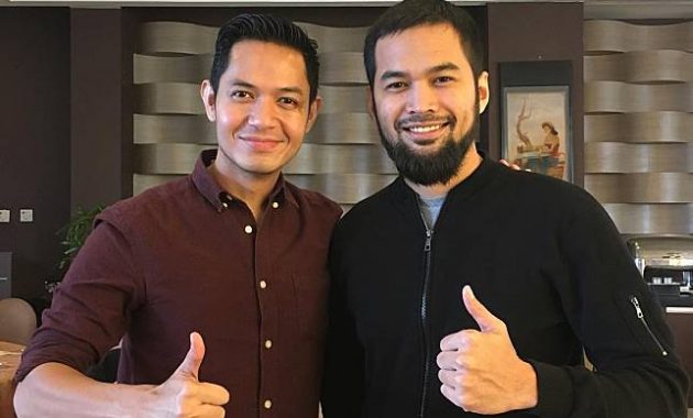 10 Momen Persahabatan Duo Ganteng nan Soleh: Dude Harlino dan Teuku Wisnu