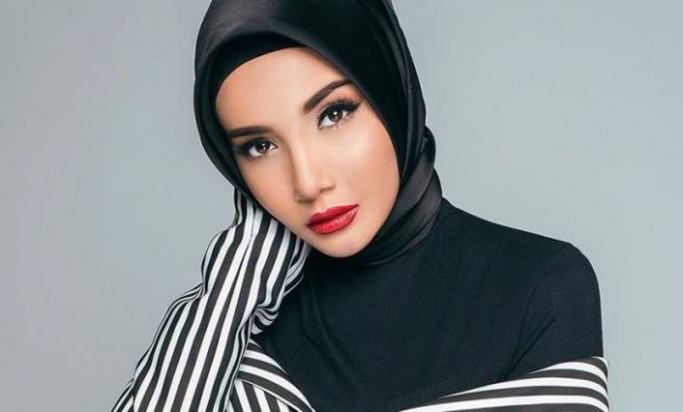 Akibat Pose Begini saat Pemotretan Brand Fashionnya, Zaskia Sungkar Dihujat Netizen