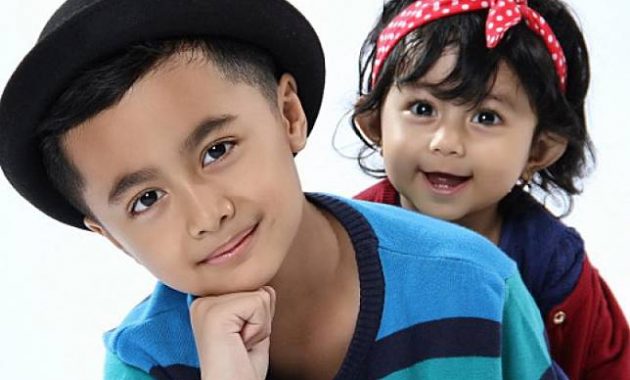 Kembar, 5 Anak Selebriti ini Benar-benar Mirip dengan Ayahnya!