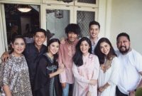 Potret 4 Selebriti yang Rayakan Lebaran Bareng Mantan Pasangannya!