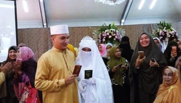 Inilah Sosok Kamilia Yasmin, Wanita Bercadar yang Dinikahi Mantan Marshanda!