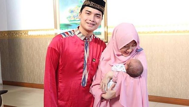 Punya Anak di Usia Muda, Alvin Faiz – Larissa Chou: Serasa Adik