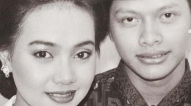 10 Potret ini Bukti Romantisnya Armand Maulana & Dewi Gita Tetap Terjaga Meski Sudah 23 Tahun Menikah!