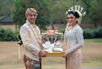 Resmi Nikah di Candi Borobudur, 10 Potret Pernikahan Vicky Shu ini Benar-benar Kelihatan Bahagianya, yang Terakhir Lucu deh!