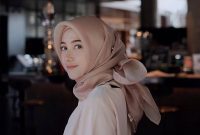 Bingung Mau Tampil Kayak Gimana ke Nikahan Teman? 7 Model Hijab ala Selebgram Tanah Air ini Cocok Buat Kamu Jadiin Inspirasi, lho!