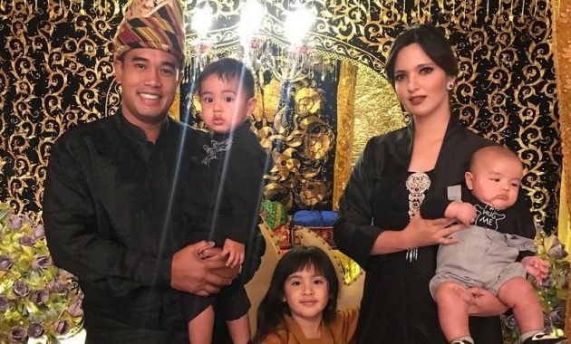 Bersinar di Dunia Hiburan, 5 Artis Cantik ini Justru Milih untuk Nikah Muda. Alasannya?