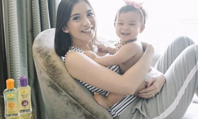 Gaya Momong Anak 10 Artis Cantik yang Sudah Jadi Mama Muda ini Bikin Salah Fokus