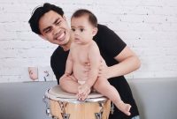 Ditto Percussion, Sukses Jadi Ayah Idaman Lewat 10 Potret Bareng Sekala!