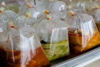 Bahaya, Jangan Beli Lauk atau Sayur yang Dibungkus Plastik!