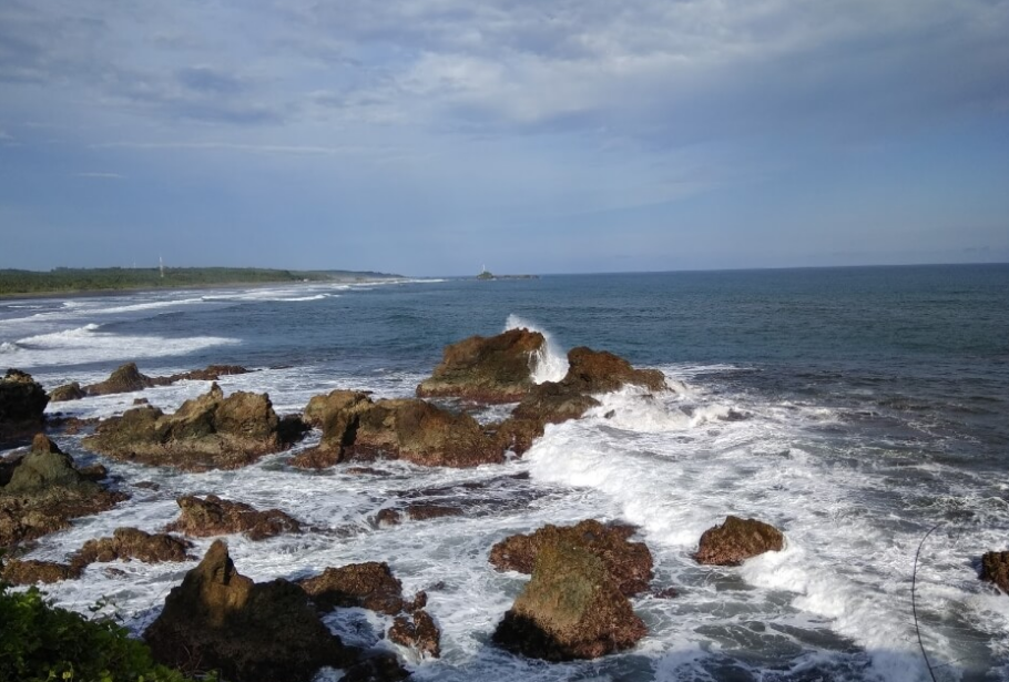 Menelusuri Keindahan Pantai Pangandaran