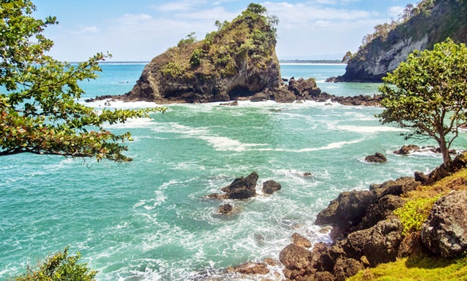 Menelusuri Keindahan Pantai Pangandaran