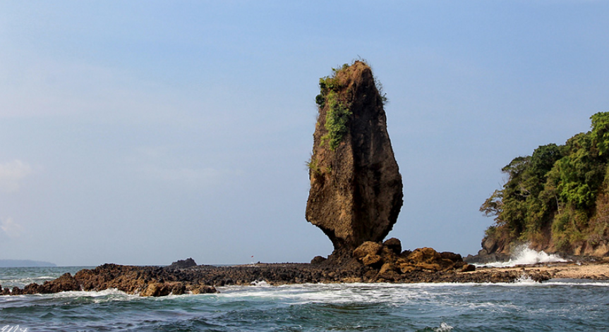 Menelusuri Keindahan Pantai Pangandaran