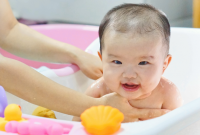 4 Tips untuk Mengatasi Anak yang Malas Mandi