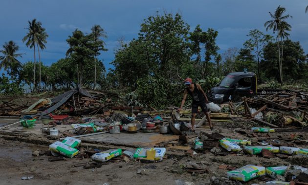 Apa Tujuannya Selfie di Lokasi Tsunami?