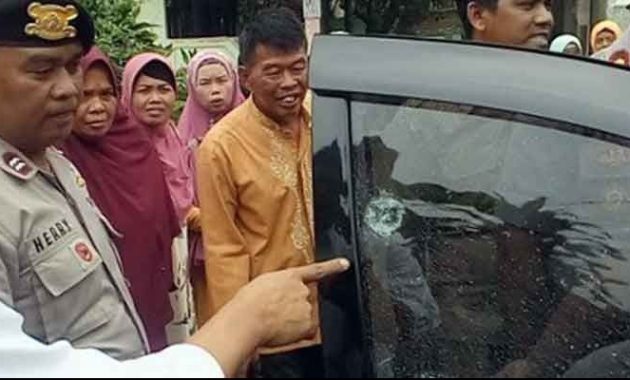 2 Orang Tak Dikenal Tembak Mobil Ustazah Ruqoyah di Depok