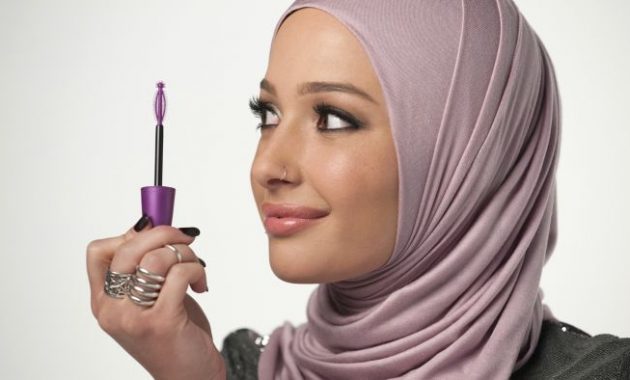 8 Dandanan yang Haram bagi Muslimah