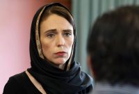 Tunjukkan Rasa Empati, Jacinda Ardern PM New Zealand Kenakan Hijab