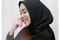 Ingin Mulai Berhijab? Fitri Tropica Membagikan Tipsnya, Loh!