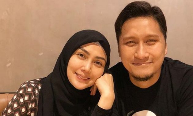 Awal Berhijrah, Arie Untung dan Sang Istri Nyaris Berpisah