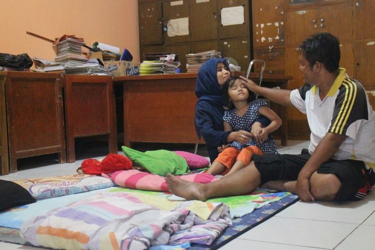 Kisah Pilu Penjaga Sekolah yang Tinggal di Ruang Guru Selama 14 Tahun