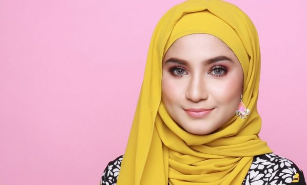 5 Warna Hijab yang Akan Membuat Kulit Wajah Terlihat Kusam