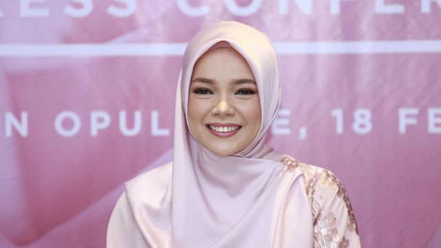 Ini Jawaban Bijak Dewi Sandra Ketika Ditanya "Ikut Islam Aliran Mana?"