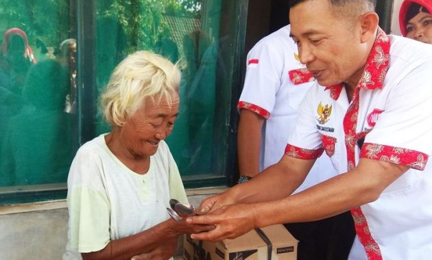 Demi Bisa Membeli Beras, Mbah Sadinah Menjual Tiga Buah Sendok Miliknya