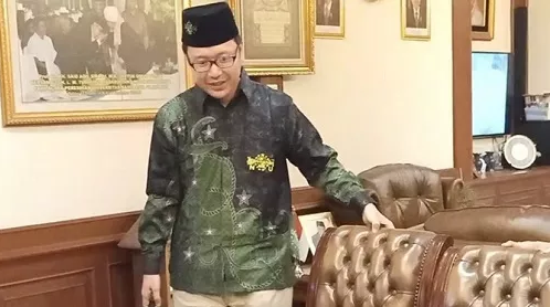 Pria Jepang Masuk Islam Karena Makanan Halal