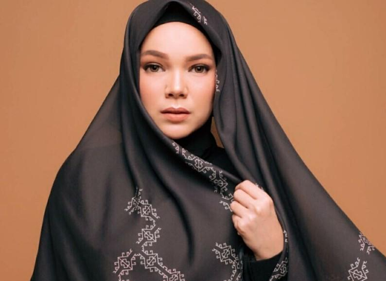 Dewi Sandra: "Haji itu Pengalaman Terindah"