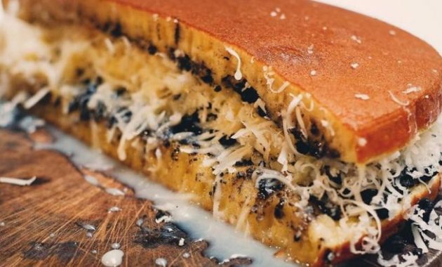 10 Resep Martabak Manis Sederhana, Enak dan Praktis