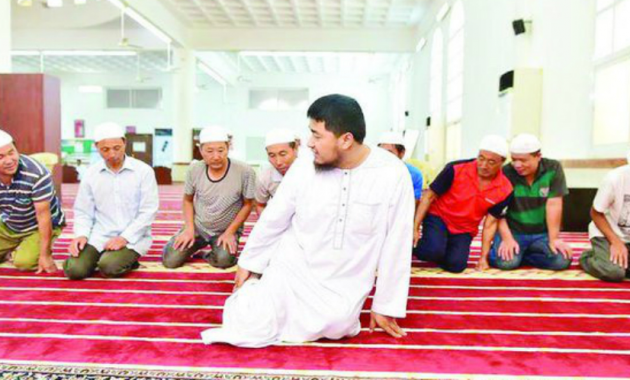 Kebaikan Imam Masjid Membawa 9 Buruh China Masuk Islam