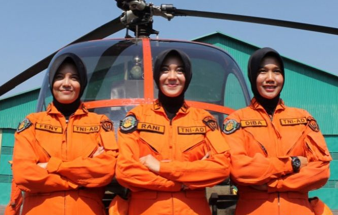 Pilot Berhijab Asli Indonesia yang Keren dan Tangguh