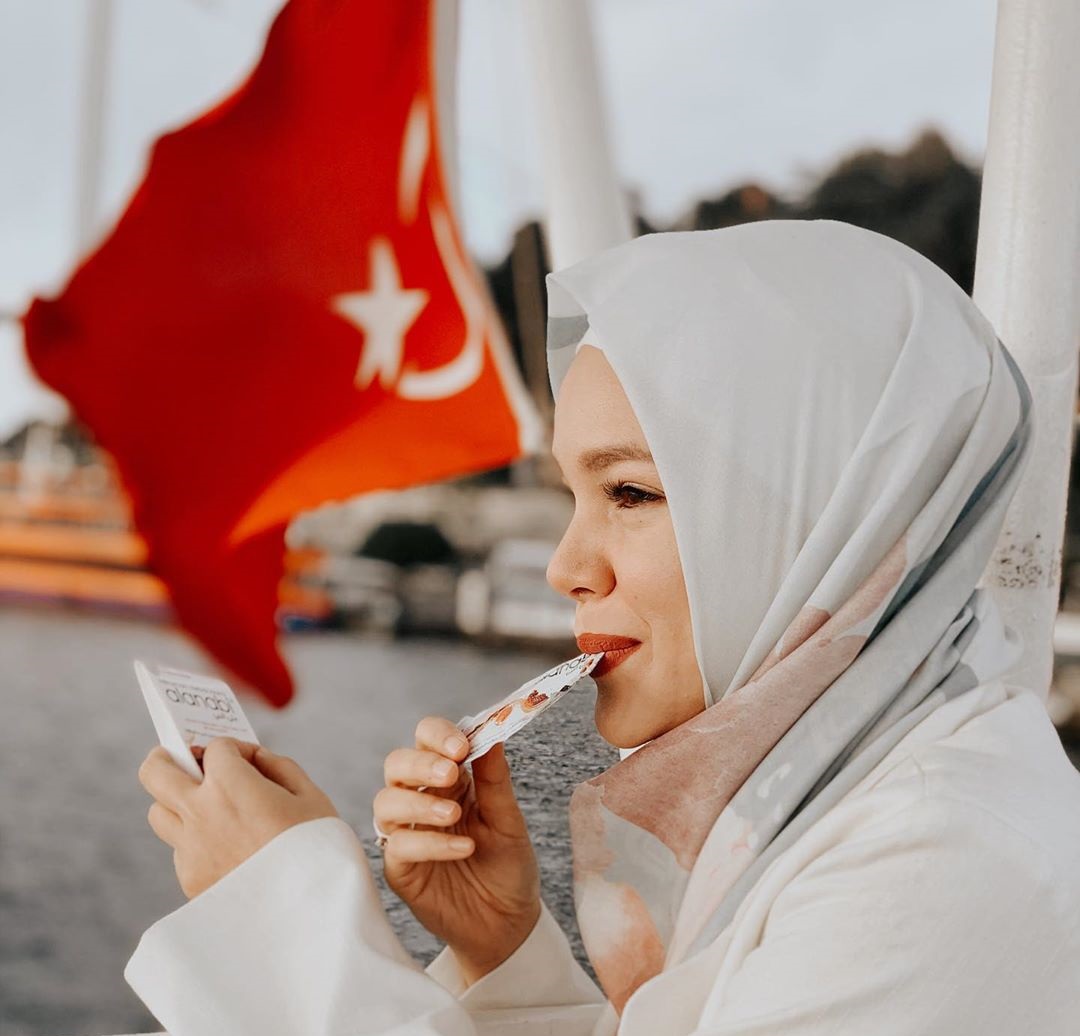Pengalaman Berharga yang Dirasakan Dewi Sandra Ketika Berkunjung ke Turki