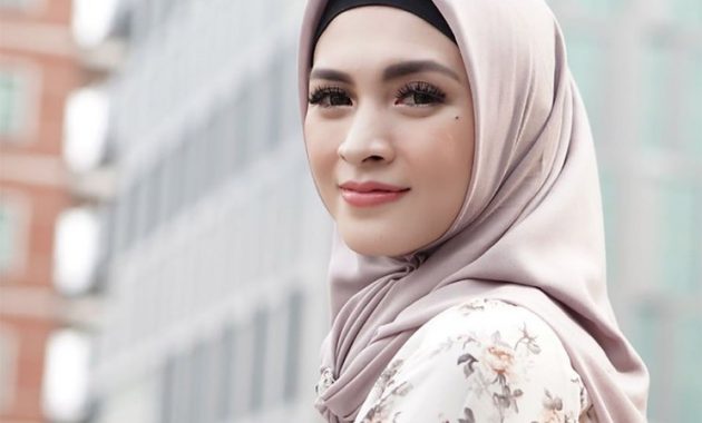 Artis Indonesia yang Mantap Berhijab di Tahun 2019