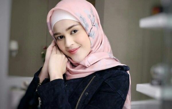 13 Artis Indonesia yang Mantap Berhijab di Tahun 2019