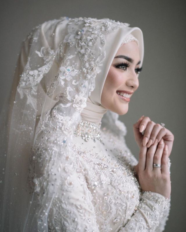 12 Inspirasi Hijab Pengantin yang Cantik dan Elegan untuk Hari Spesial