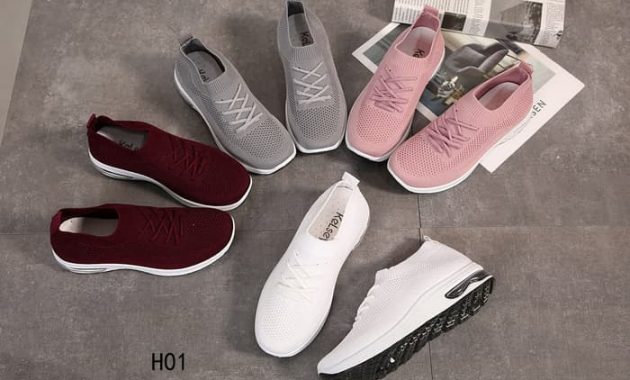 10 Rekomendasi Sneakers yang Sedang Tren untuk Para Wanita