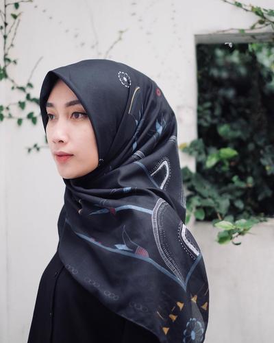 10 Rekomendasi Online Shop yang Menjual Hijab Voal Paling Diburu Hijabers 