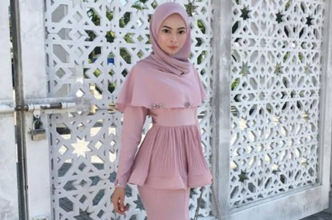 Tips Memilih Model Baju untuk Lengan Besar yang Pas Dipakai Saat Kondangan