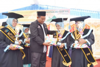 Kisah Nenek Penghafal Al-Qur’an yang Wisuda Bersama sang Cucu