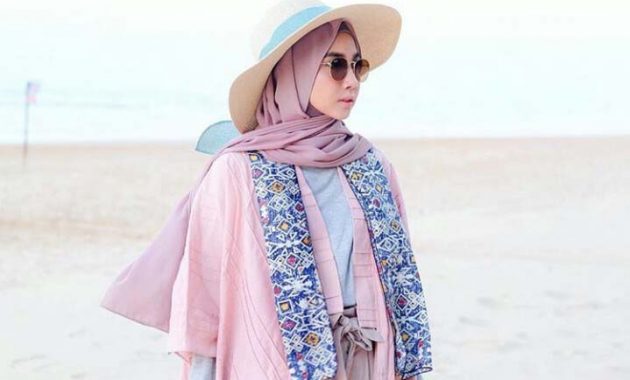 10 Outer Kekinian untuk Kamu yang Berhijab Biar Telihat Modis