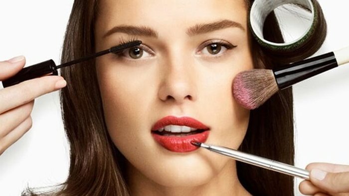Urutan Memakai Make Up yang Benar untuk Para Pemula