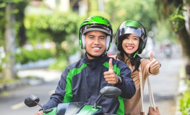 Tips Aman Naik Ojek Onlie untuk Para Wanita