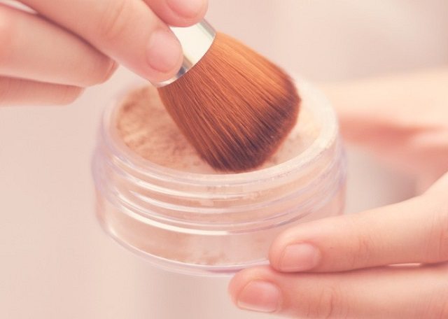 8 Tips Makeup Anti Luntur Saat Pakai Masker